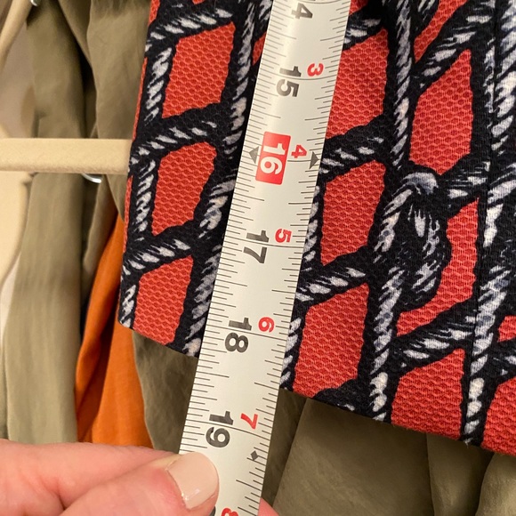 Brooks Brothers Crop Sleeveless Vest Size 0 Buttons up back. EUC— like new. - Picture 7 of 7